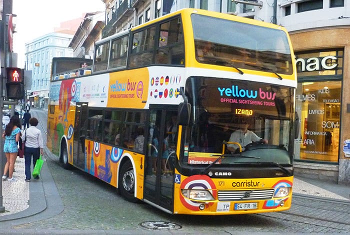 Yellow Bus Porto | Wiki: Antonio Vera CC BY-SA 2.0