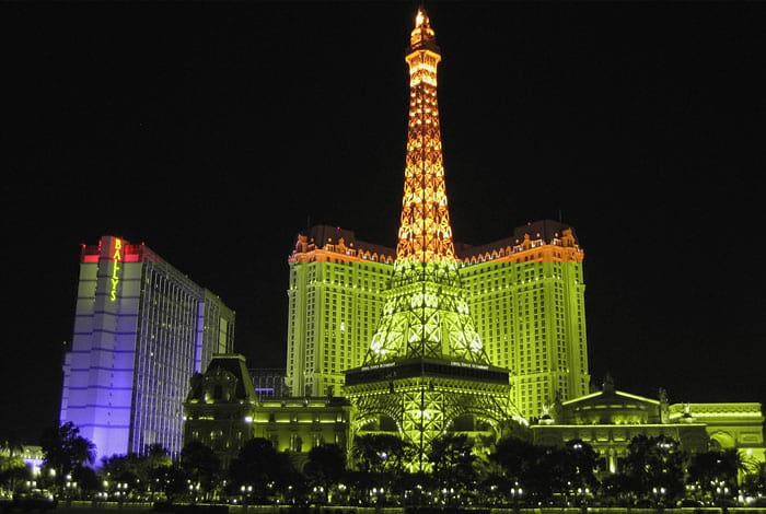 Eiffel Tower Las Vegas at Night | Photo: Tanya Hart CC-BY-SA 2.0