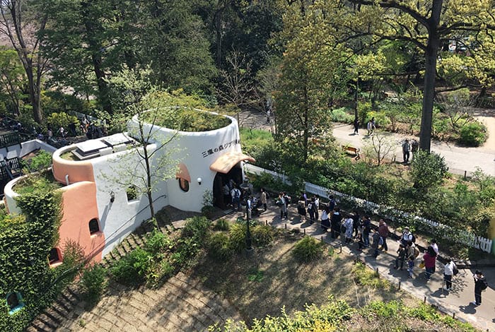 Line in front of the Ghibli Museum | Photo: Olivier Bruchez CC-BY-SA 2.0