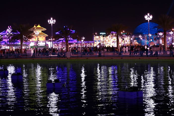 Nightly view of Dubai | Flickr: imran shahabuddin CC BY 2.0