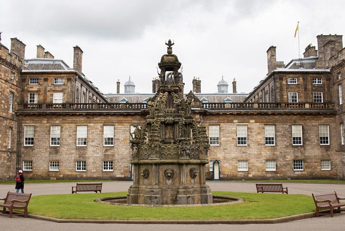 Palace of Holyroodhouse | Photo: Flickr, LWYung - CC-BY 2.0