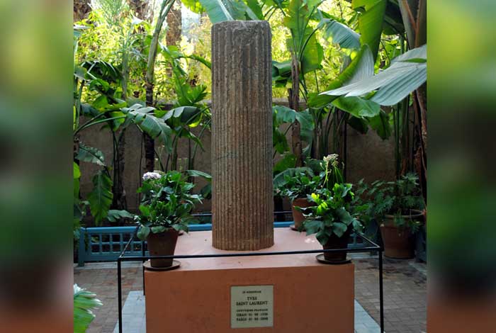 Yves Saint-Laurent Memorial | Flickr: just_a_cheeseburger CC BY 2.0