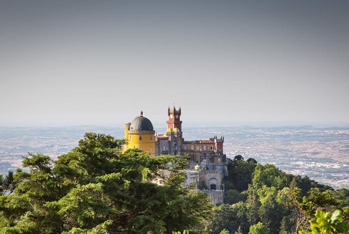 The Palace on the Hilltop | Flickr: Paulo Valdivieso CC BY-SA 2.0