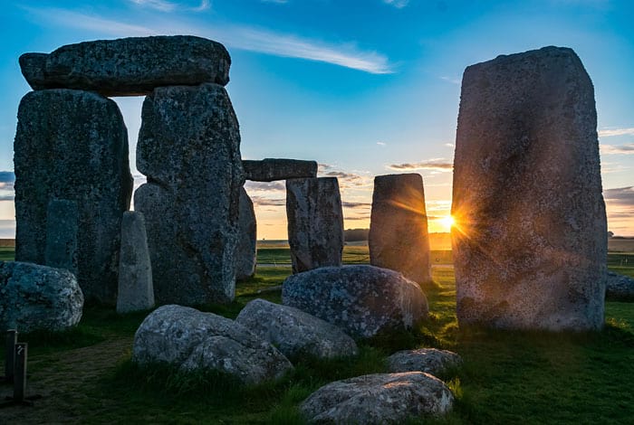 Stonehenge bei Sonnenuntergang.